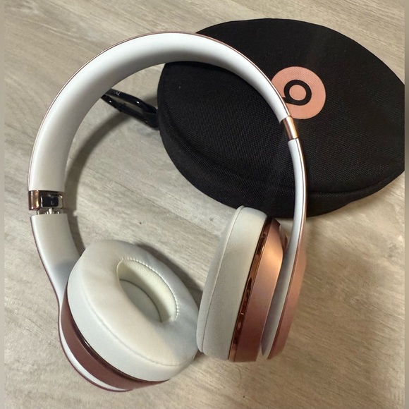 Dr. Beast Solo3 Wireless On-Ear Headphones Rose Gold Moder - Picture 11 of 15